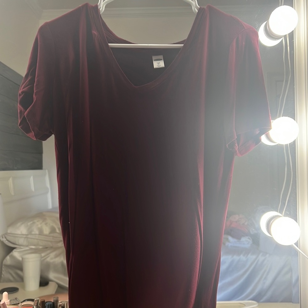 Maroon V neck tshirt
